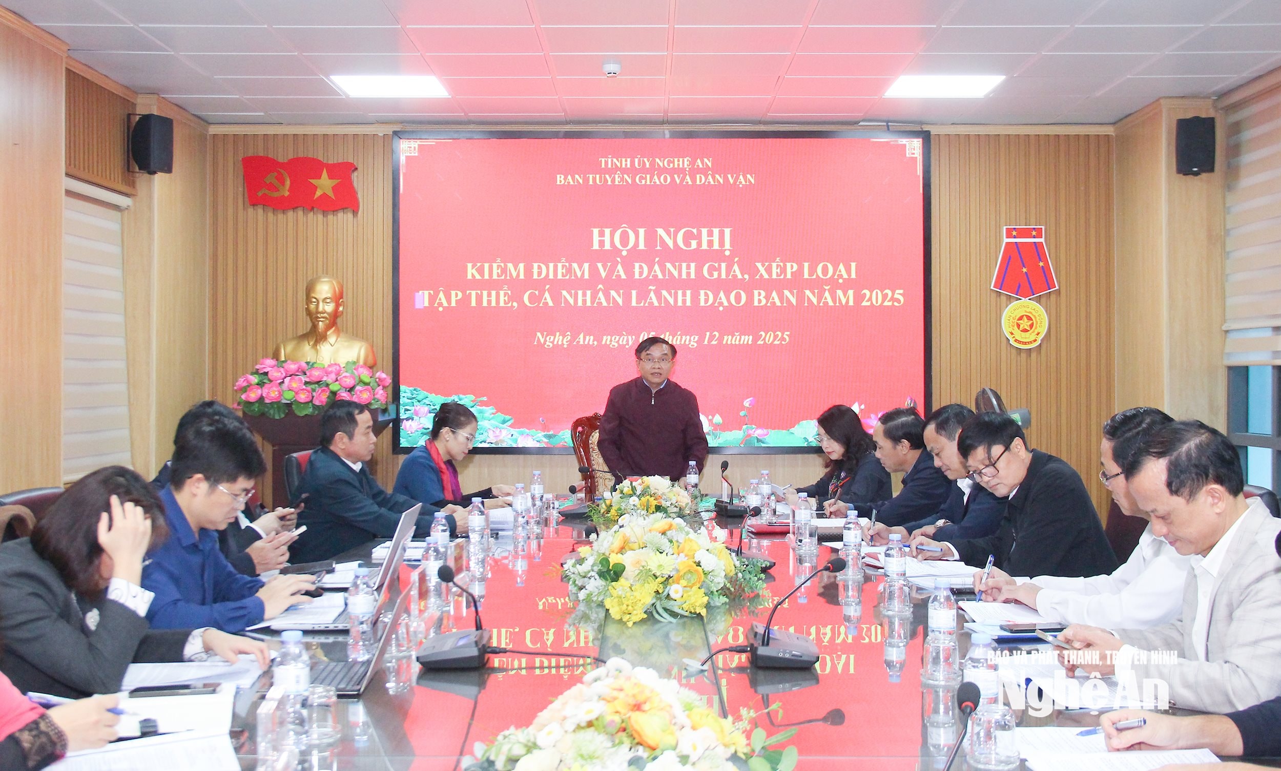 Quang cảnh hội nghị kiểm điểm, đánh giá, xếp loại tập thể, cá nhân lãnh đạo năm 2025 Ban Tuyên giáo và Dân vận Tỉnh uỷ Nghệ An. Ảnh: Mai Hoa