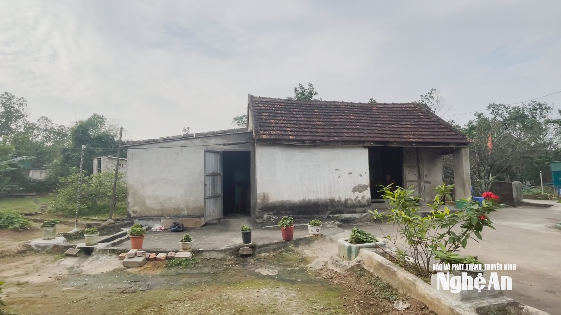 Det falleferdige huset til den gamle damen Tran Thi Bay