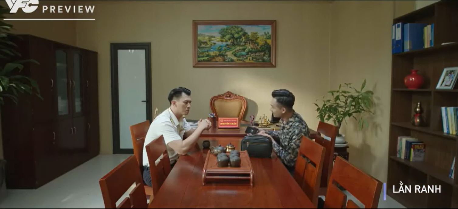 Lằn ranh - Tập 26: Chấn bị ép bằng clip nhạy cảm- Ảnh 1.