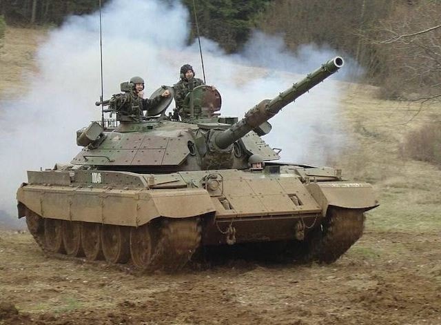 Xe tăng M55S và tình hình quân sự Ukraine: Sự khan hiếm vũ khí chiến đấu - Ảnh 1.