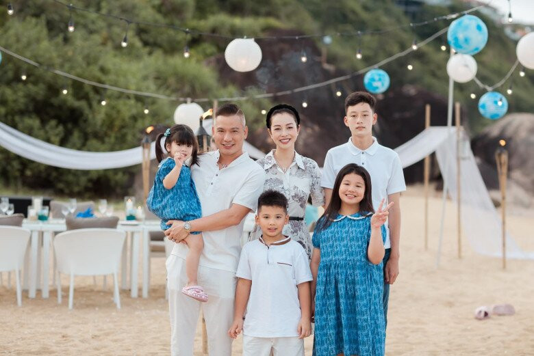 Nam doanh nhân hết lòng yêu thương con trai riêng của vợ.
