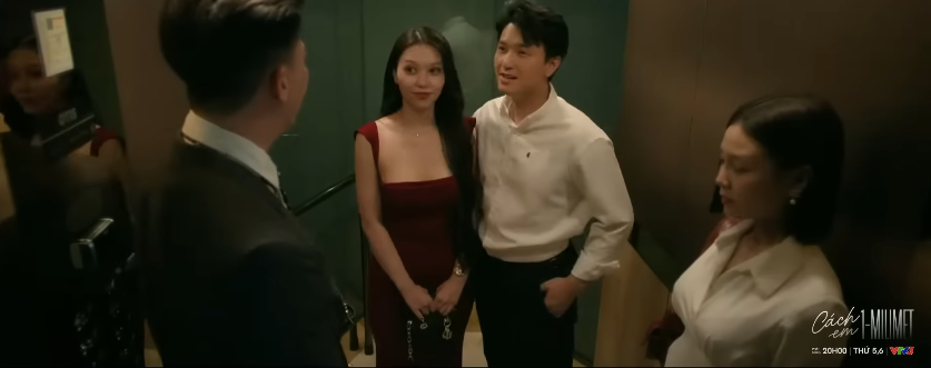 Bách và vợ chưa cưới Duyên trong một cảnh phim của Cách em 1 milimet tập 28.