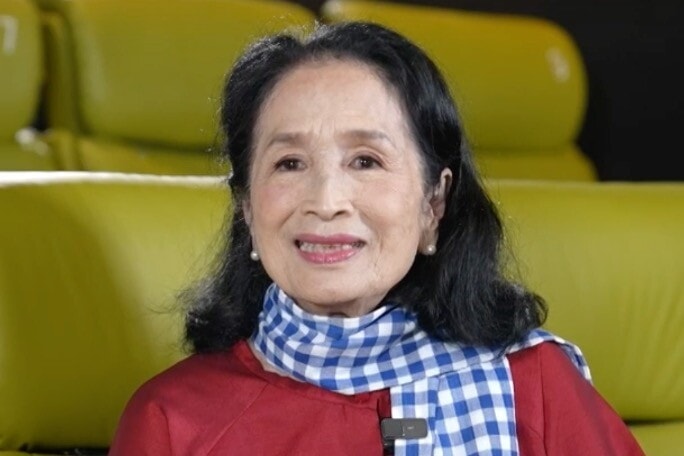 NSND Trà Giang bên giá vẽ ở tuổi xế chiều.