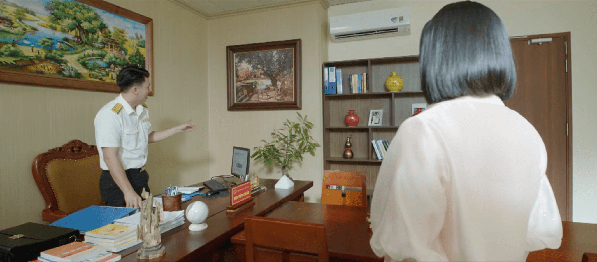 Khắc đối diện với nguy cơ bị điều tra và mất chức.
