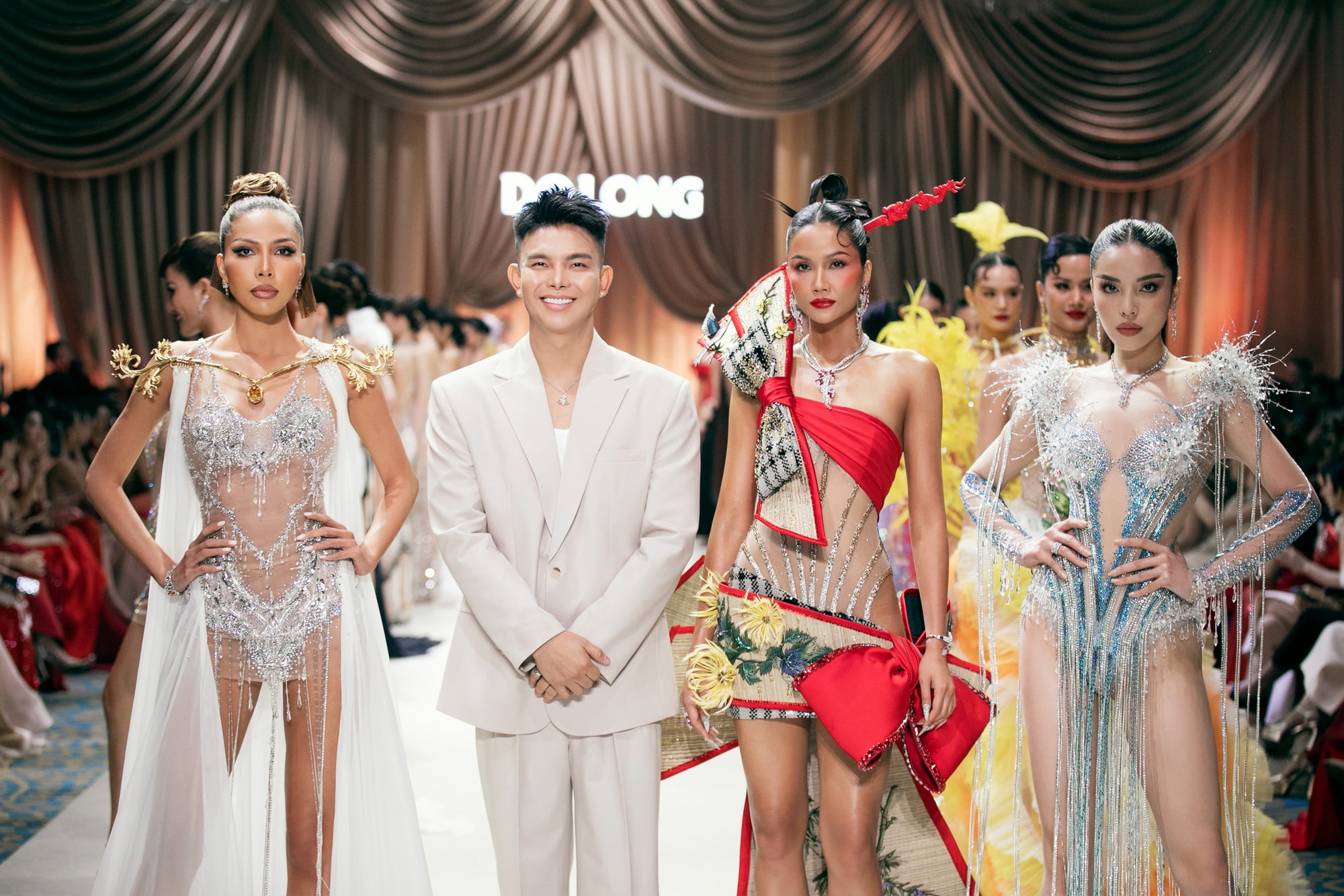 Trước đó, Kỳ Duyên - Minh Triệu cũng chạm mặt tại show này sau khi đường ai nấy đi