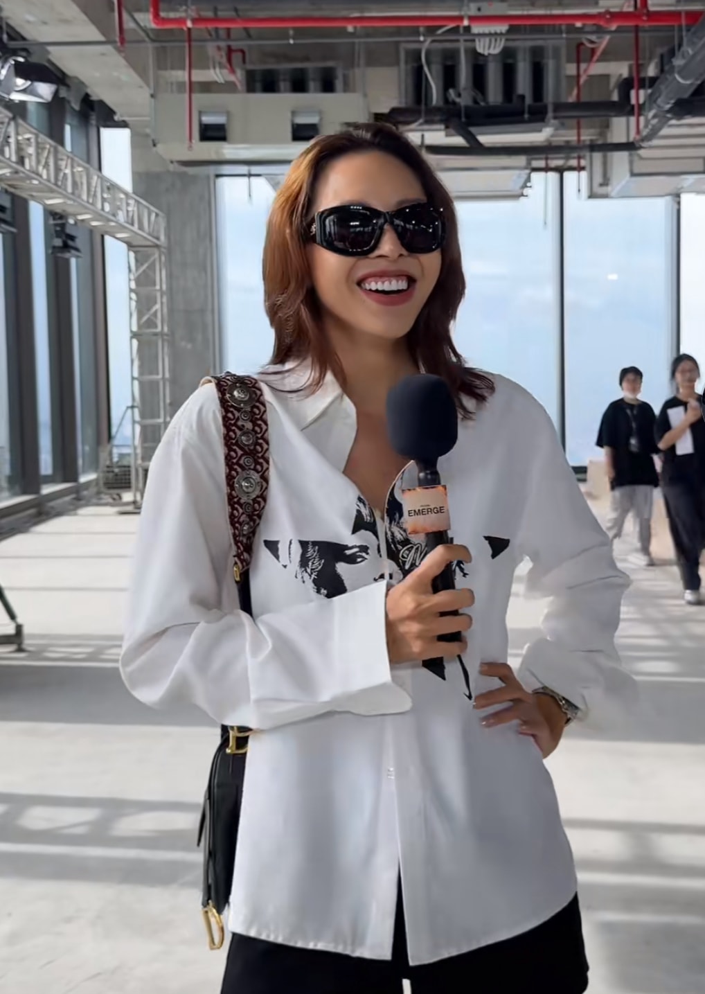 Minh Triệu xuất hiện tập luyện tại buổi tổng duyệt show của NTK Đỗ Long