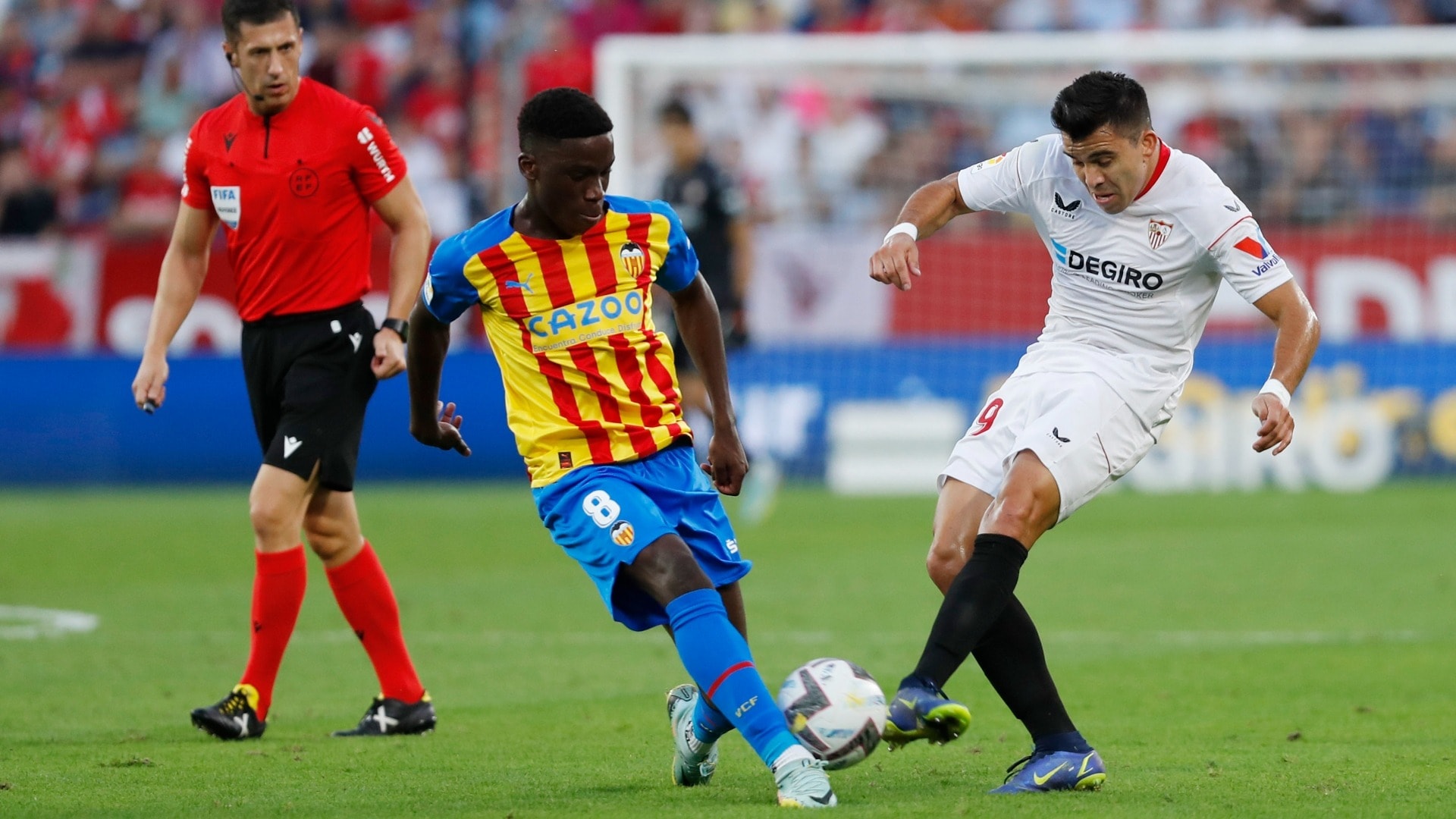 Nhận định soi kèo Valencia vs Sevilla lúc 22h15 ngày 7/12/2025 - Xoilac TV