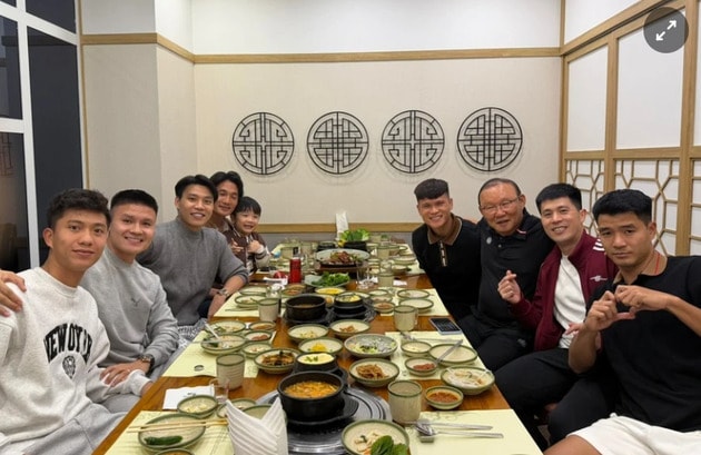 Ông Park Hang-seo gặp lại các học trò cũ.