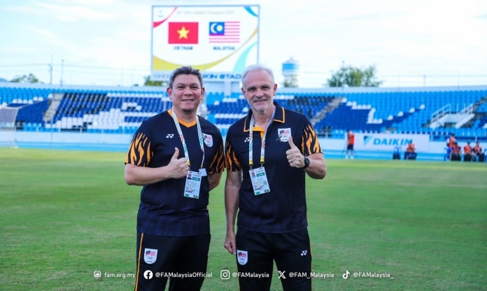 HLV Malaysia: 'ĐT Việt Nam quá mạnh'