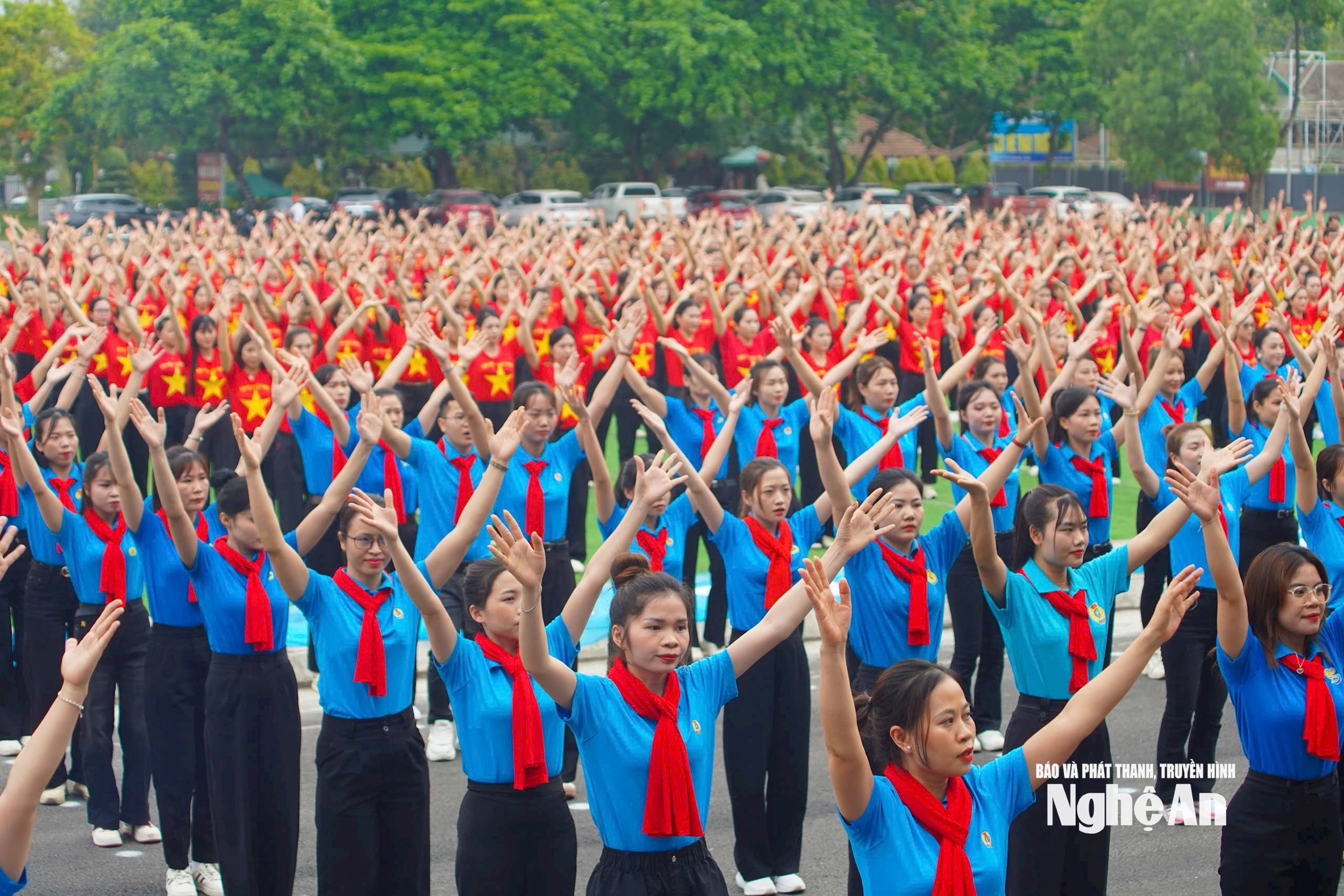 A gyakorlati gondoskodás és védelem révén az Nghe An Szakszervezet nagyszámú munkavállalót vonzott és gyűjtött össze. Fotó: Diep Thanh
