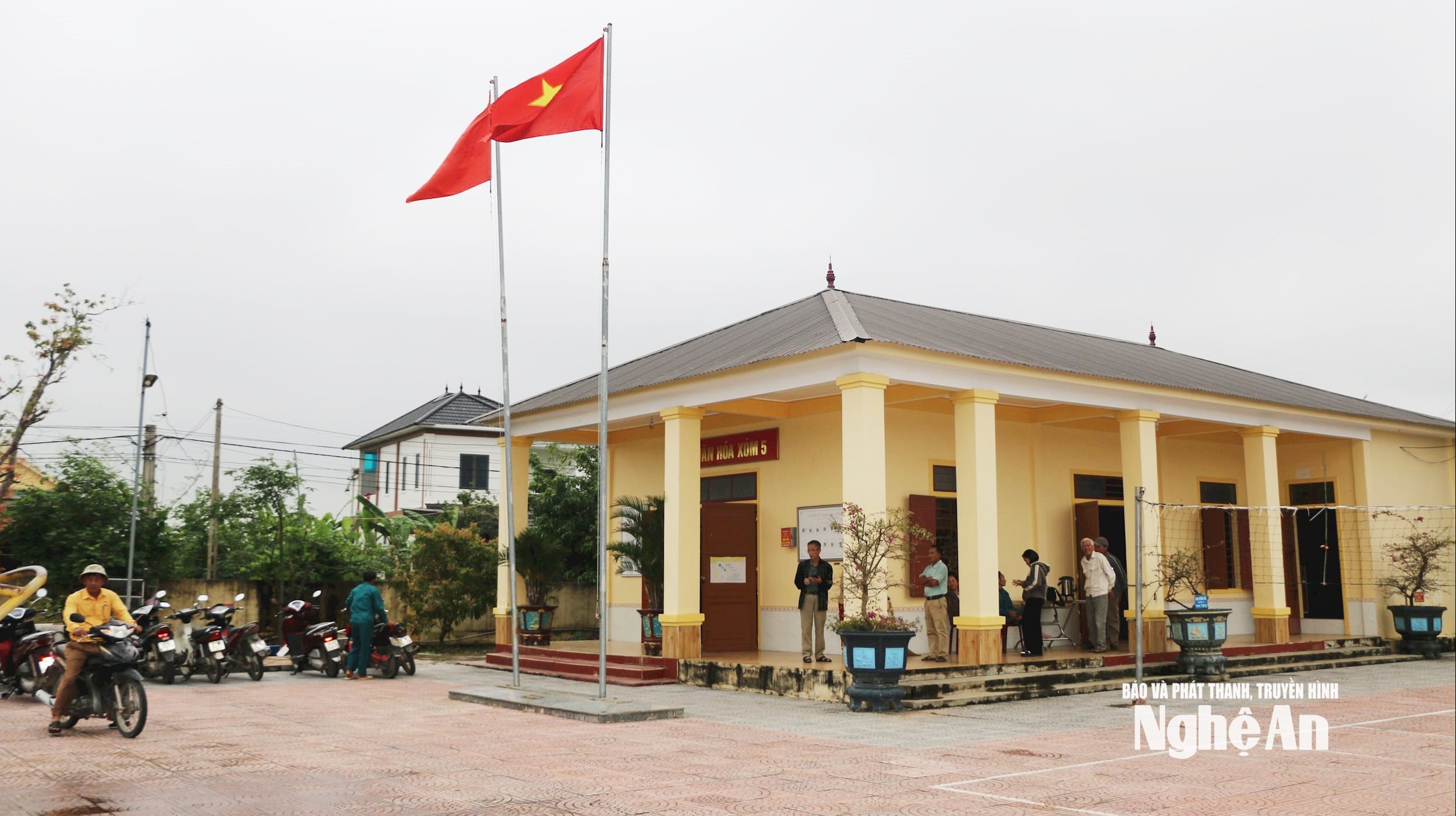 Nhà văn hoá xóm 5 Nghi Văn (xã Văn Kiều) được xây dựng khang trang. Ảnh G.H