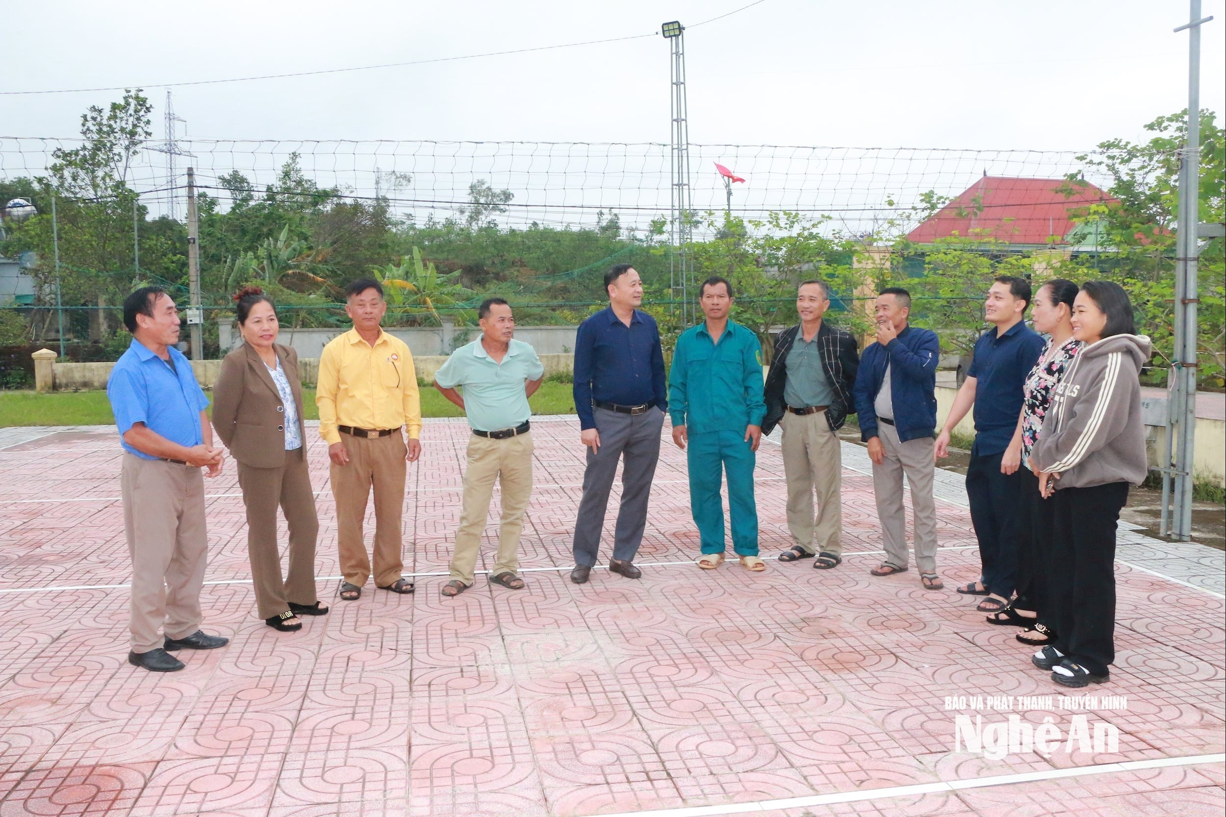 Nhờ dân vận khéo, xóm 5 Nghi Văn ( xã Văn Kiều) đã xây dựng được thiết chế văn hoá thể thao đồng bộ. Ảnh GH