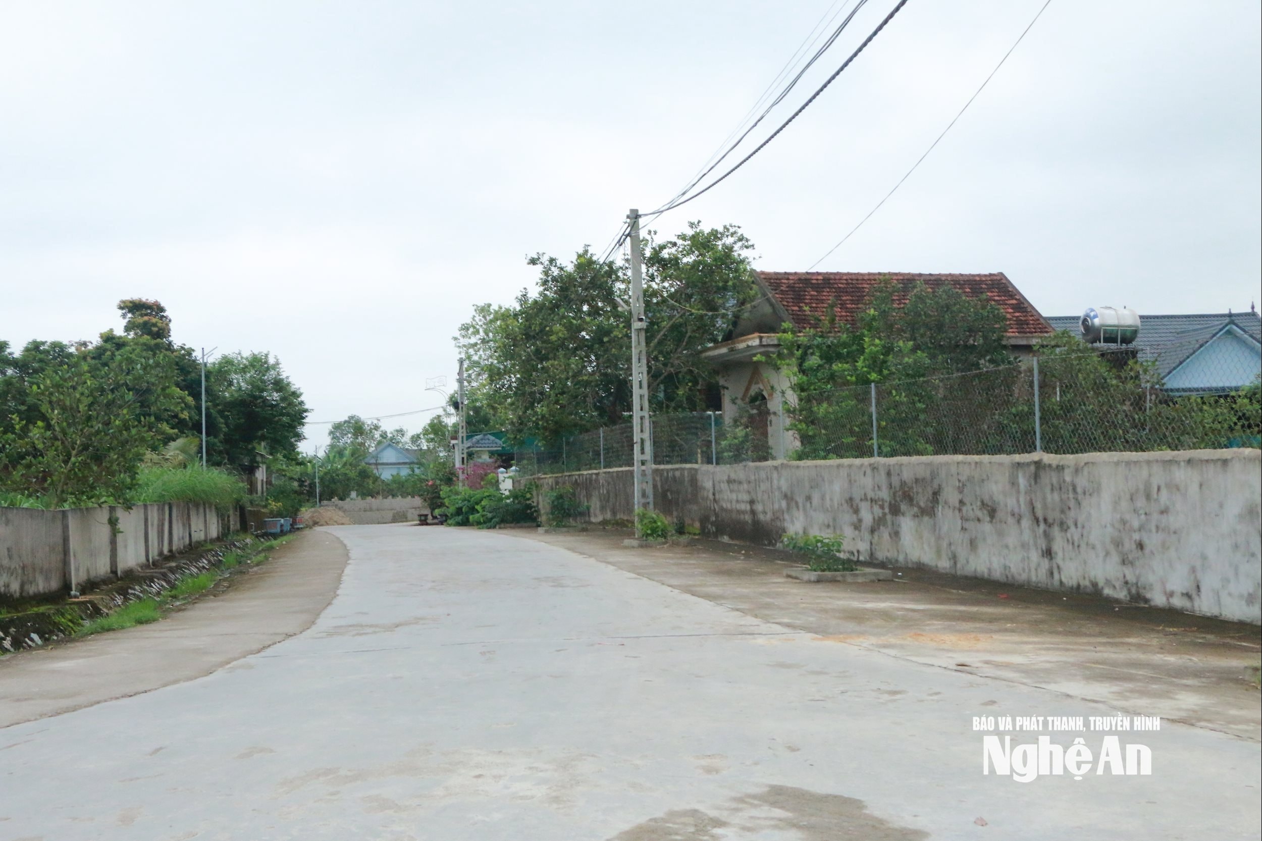 Những con đường nông thôn mới khang trang ở xóm 5 Nghi Văn ( xã Văn Kiều). Ảnh GH