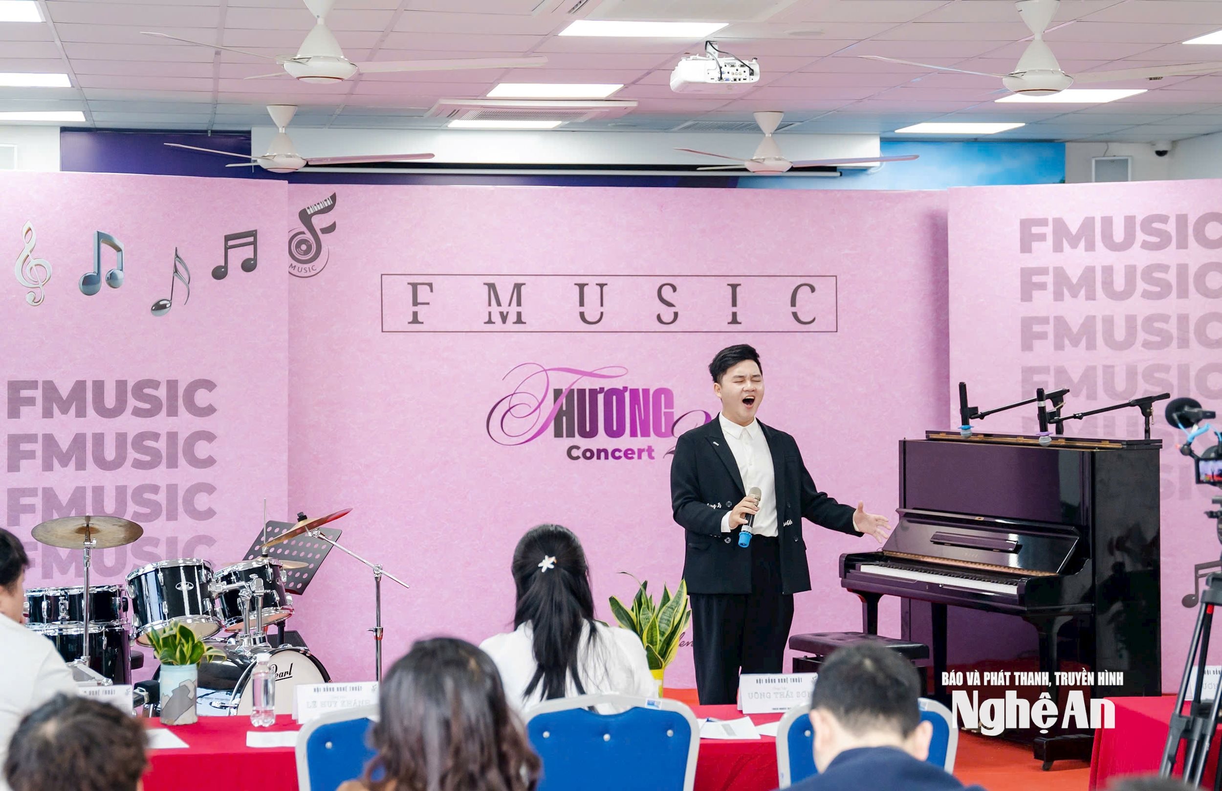 بالنسبة لأونغ تاي سون، الغناء هو مهنة وحياة.