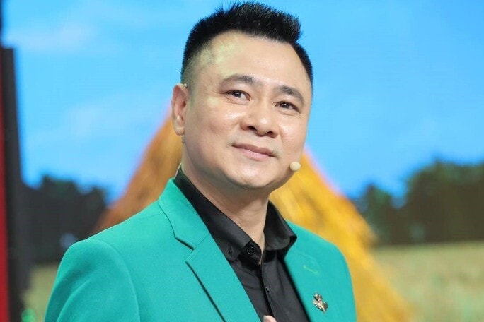 NSND Đức Long thời trẻ và khi đã thành danh.