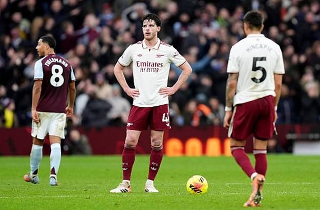 Arsenal nhận trận thua ở cuộc chạm trán Aston Villa.