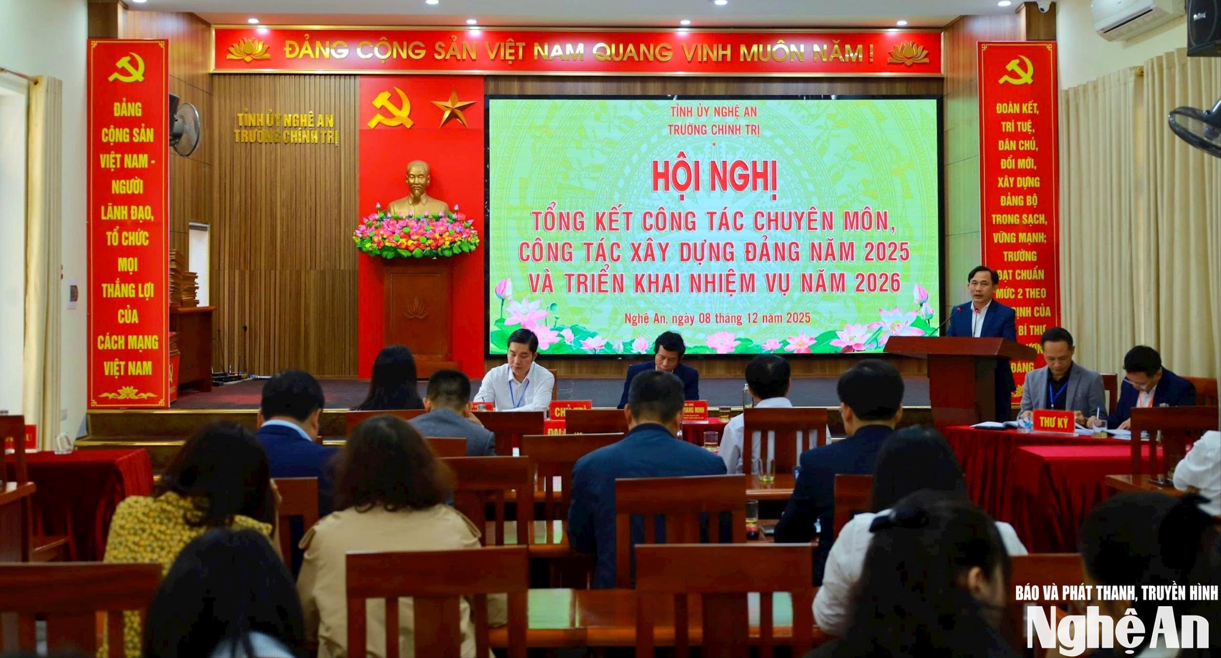 Hội nghị tổng kết công tác chuyên môn, công tác xây dựng Đảng tại Trường Chính trị Tỉnh. Ảnh: Khánh Hô