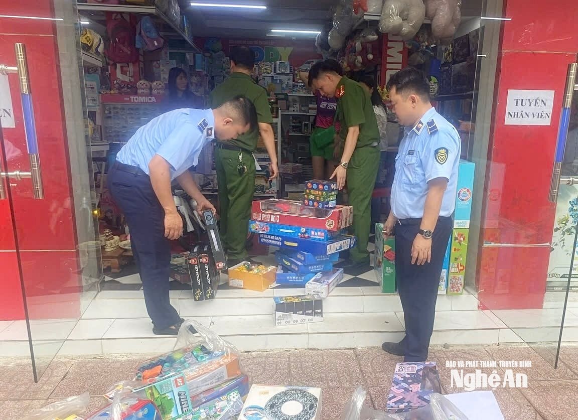  Đội QLTT số 11 - Chi cục QLTT tỉnh Nghệ An tăng cường kiểm tra trong lĩnh vực thương mại điện tử. Ảnh - Chi cục QLTT tỉnh Nghệ An