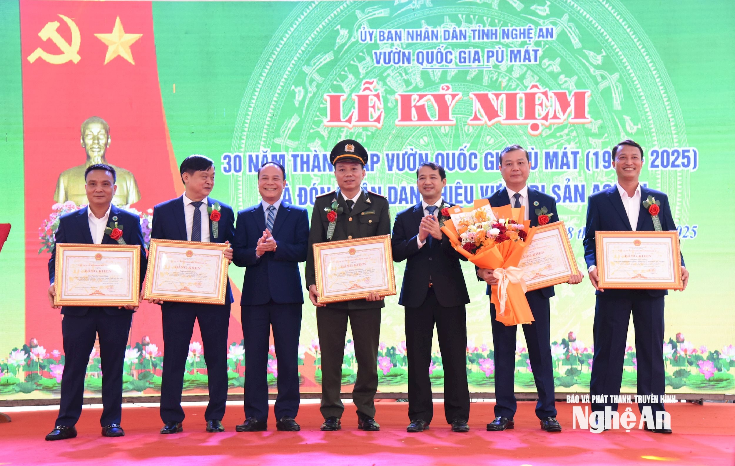 8389 čestných listin pro 1 skupinu a 6 jednotlivců