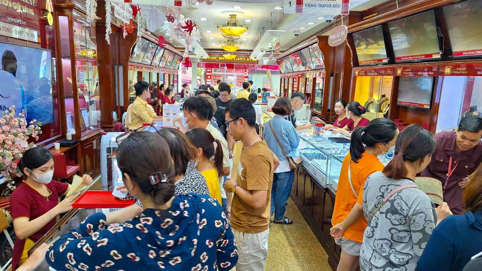 Giá vàng hôm nay 9/12/2025: Bảng giá vàng SJC ACB, nhẫn, vàng thế giới