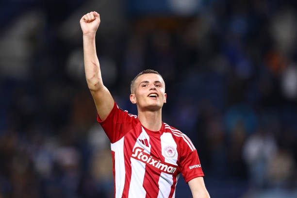Christos Mouzakitis đã lọt vào tầm ngắm của Man Utd.