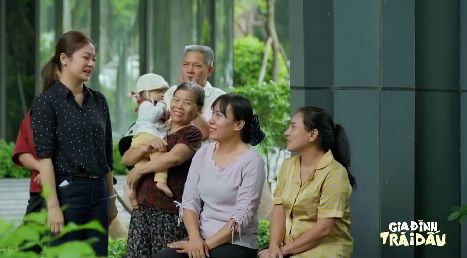 Gia đình trái dấu - Tập 4: Diễn viên múa đi làm giúp việc sau sáp nhập- Ảnh 4.