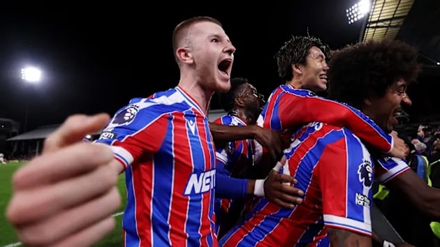 Palace lọt vào top 4 Ngoại hạng Anh
