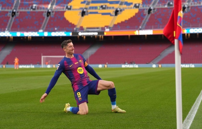Barca muốn giữ Lewandowski  754879