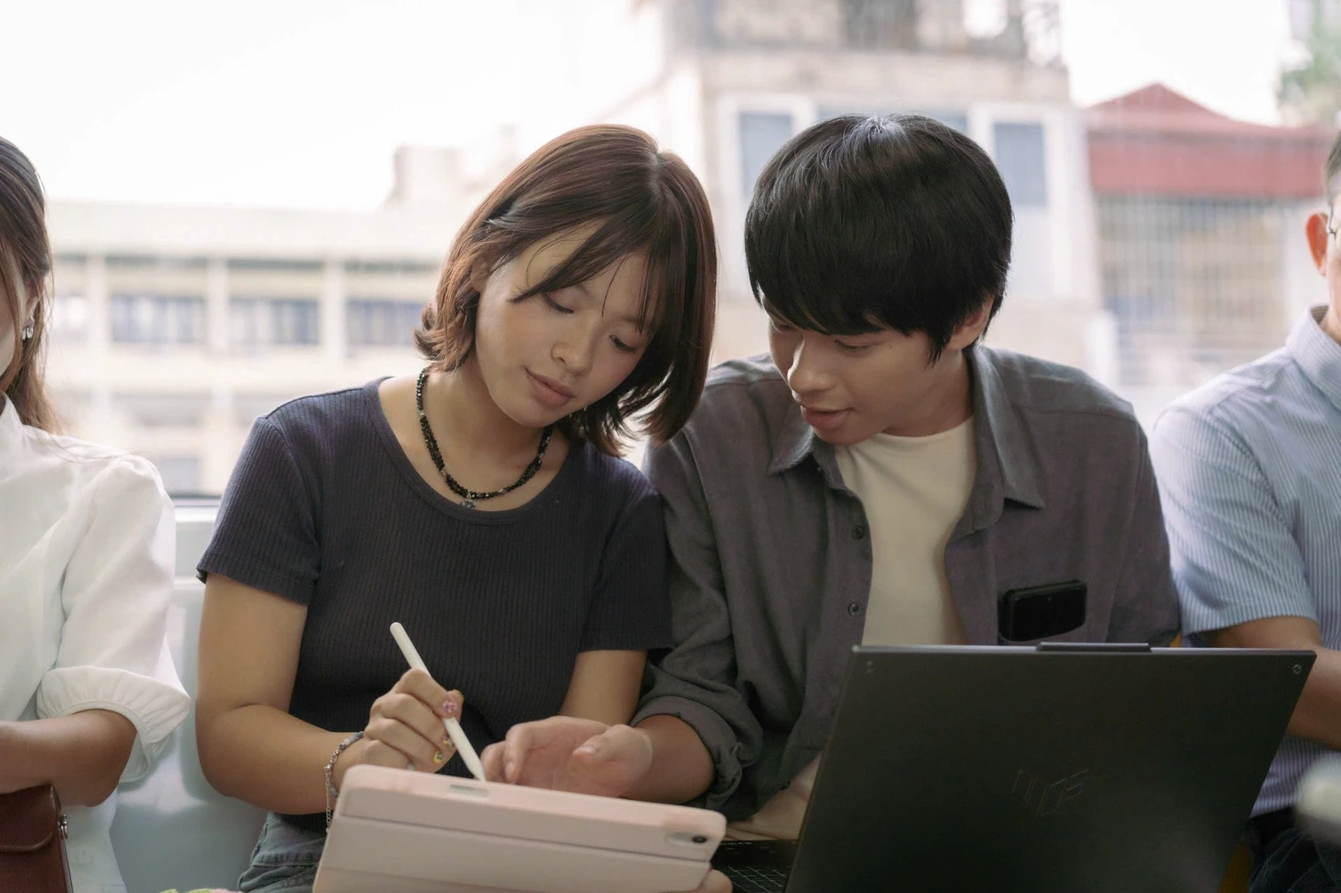 Con gái NSƯT Chiều Xuân “nên duyên” với con trai NSND Trần Lực trong phim điện ảnh sắp khởi chiếu.