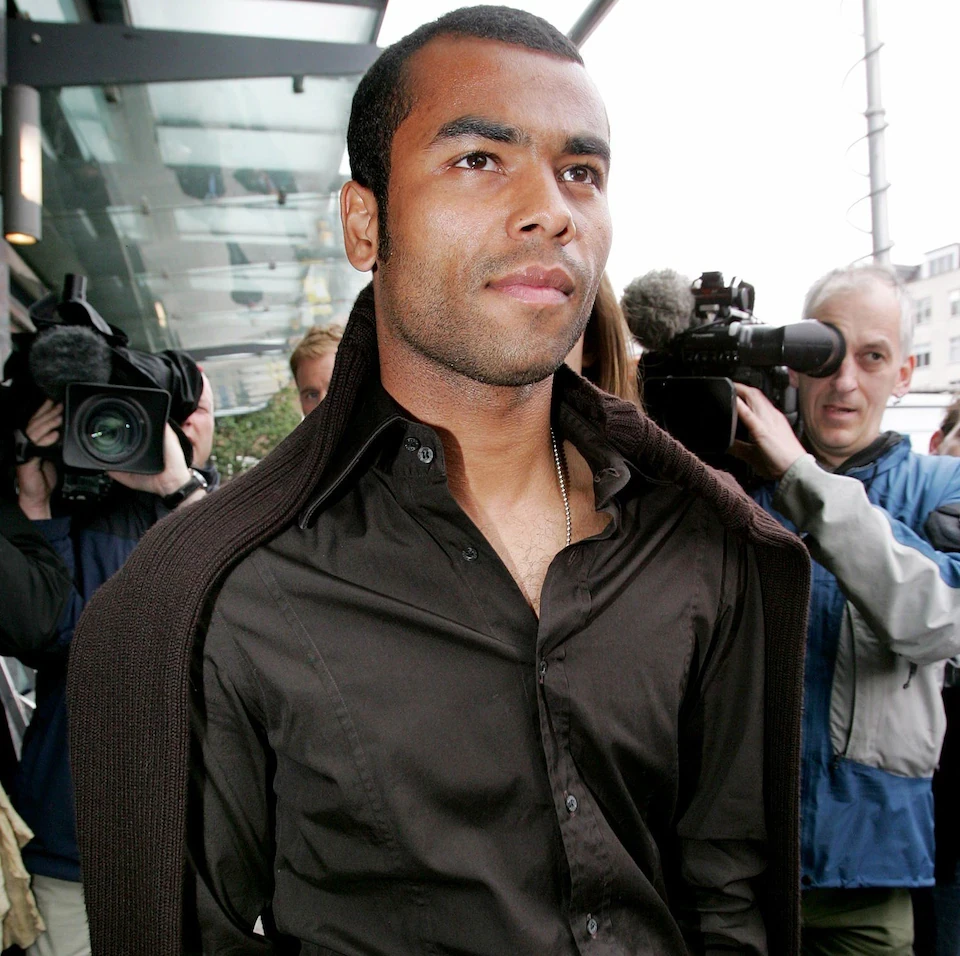 Cole từng là tâm điểm truyền thông vì đời tư ồn ào