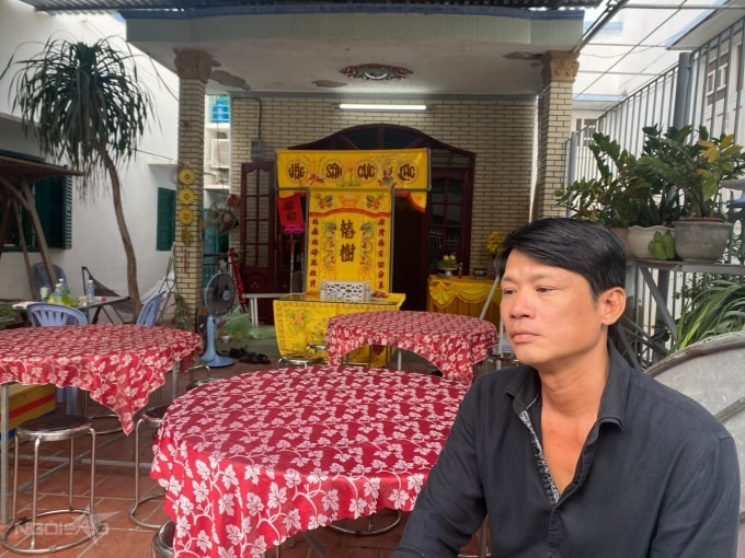 Con trai Thương Tín tại đám tang cha. Ảnh: Tô Hiếu