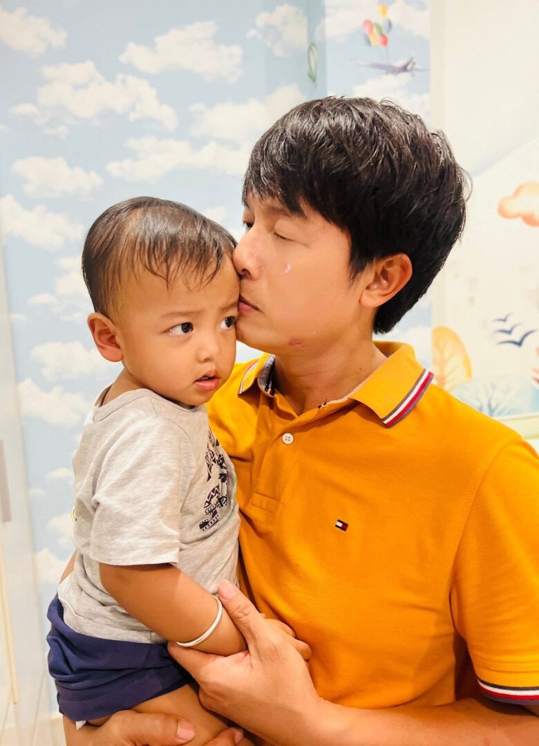 Chỉ sau 3 tháng công khai chuyện lập gia đình, nam diễn viên cho biết đang làm bố đơn thân.