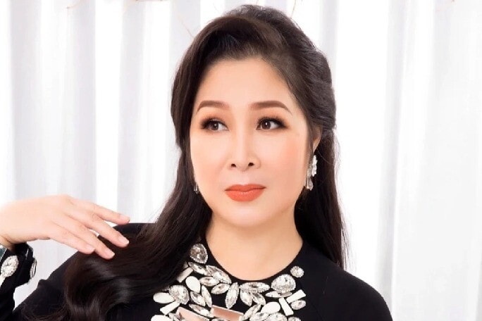 Nữ nghệ sĩ có sự nghiệp sân khấu thành công và cuộc sống gia đình viên mãn.