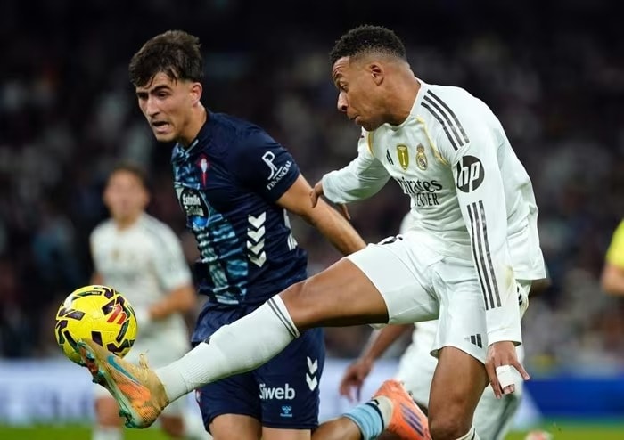 Kylian Mbappe bị gãy ngón áp út tay trái trong trận thua Celta Vigo 0-2 thuộc vòng 15 La Liga hôm 8-12.