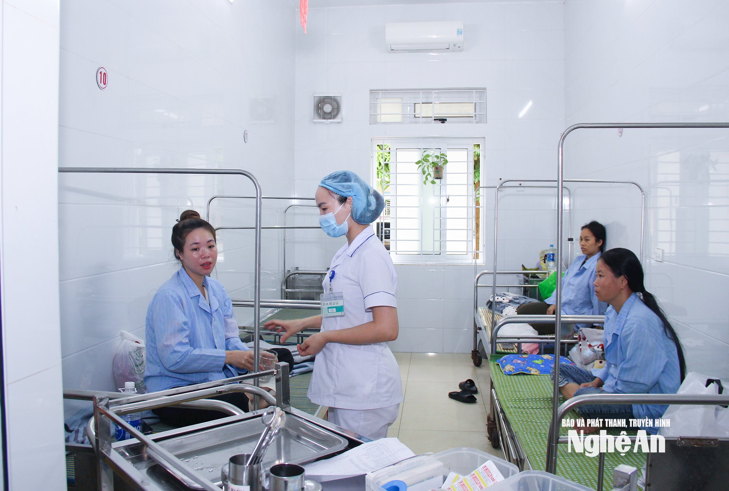 ការព្យាបាលនៅមន្ទីរពេទ្យទូទៅ Dien Chau ។ រូបថតរបស់ Mai Hoa។