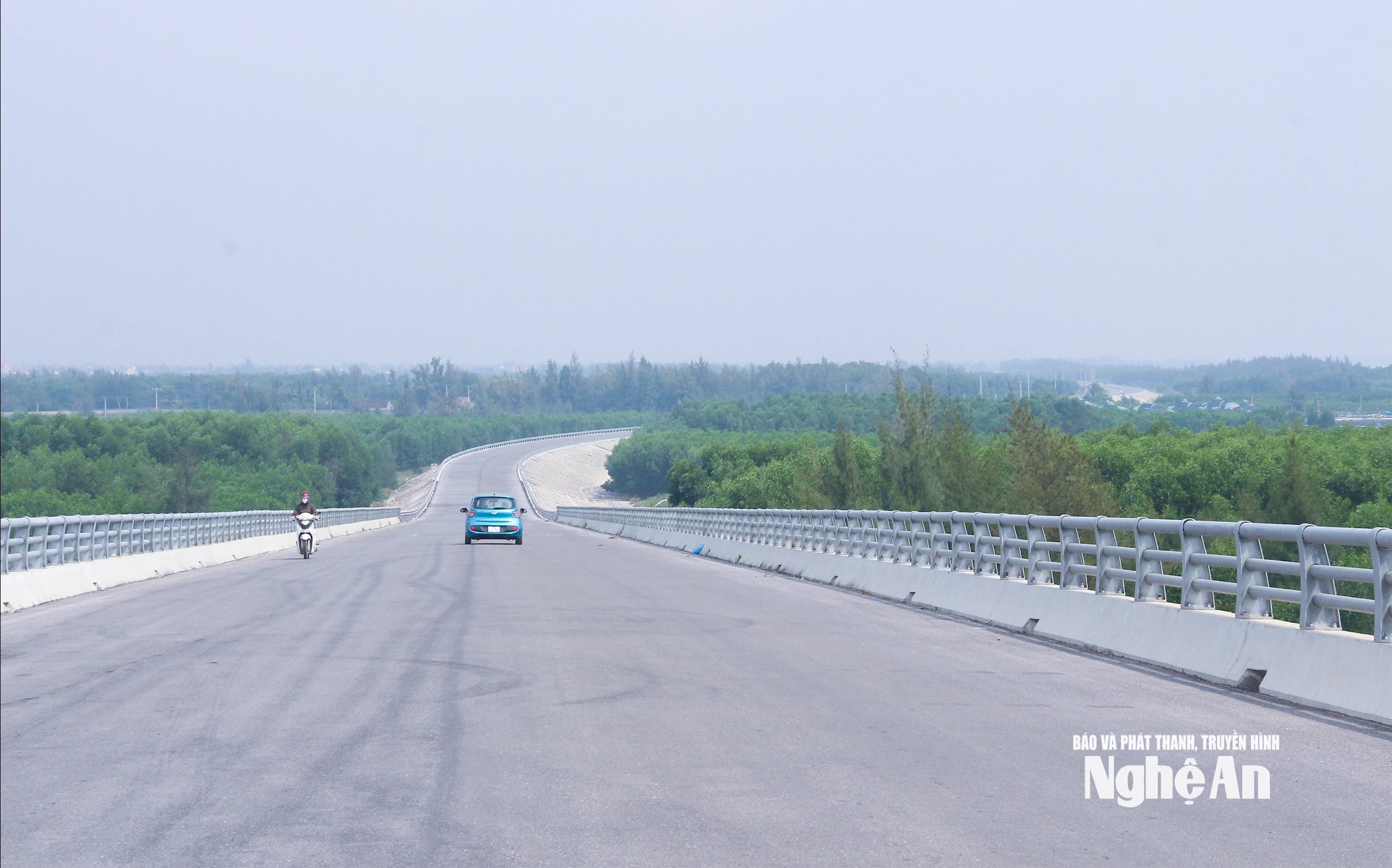 ផ្លូវមាត់សមុទ្រត្រូវបានសាងសង់រួចរាល់ និងដាក់ឱ្យប្រើប្រាស់។ រូបថតរបស់ Mai Hoa។