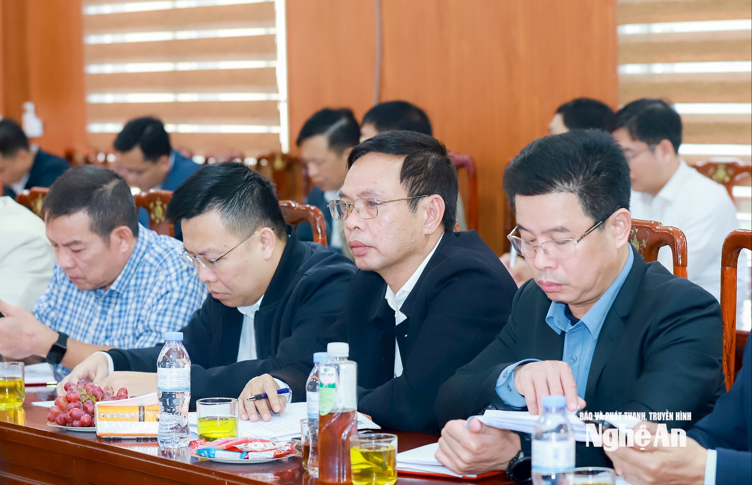 Lãnh đạo các phòng chuyên môn, đơn vị trực thuộc Sở Nông nghiệp và Môi trường tại Hội nghị kiểm điểm. Ảnh: Thành Duy