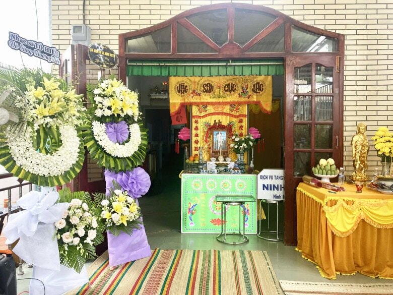 Đám tang của Thương Tín tổ chức đơn giản tại quê nhà.