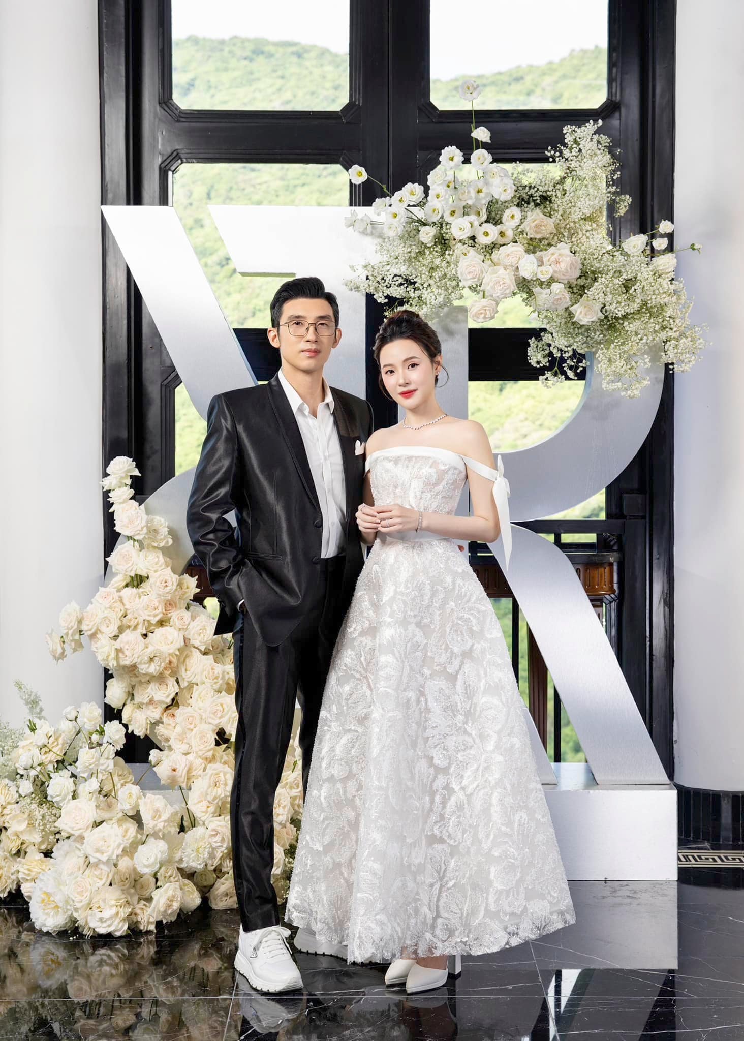 Midu và chồng tận hưởng cuộc sống hôn nhân hạnh phúc.