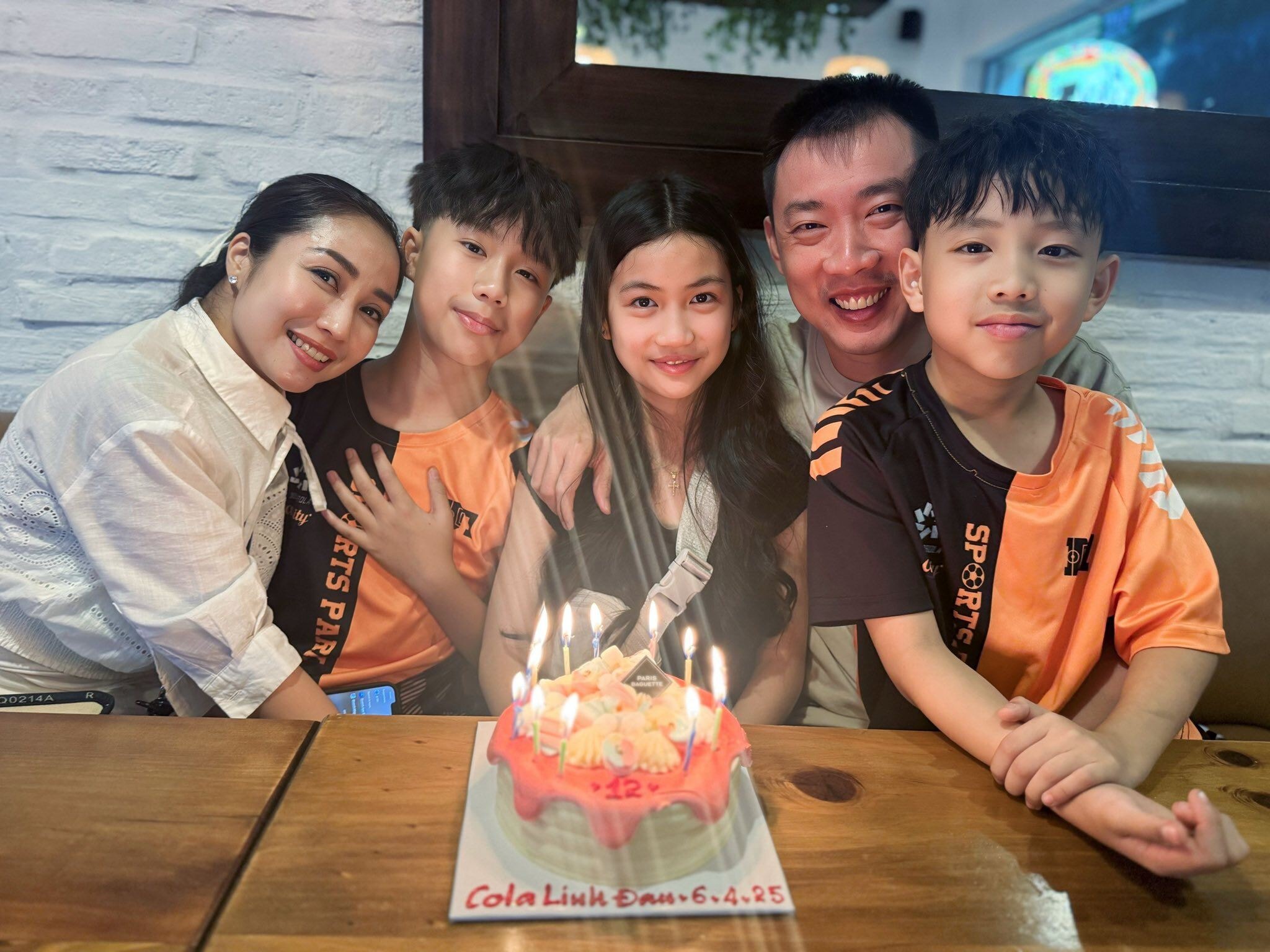 Vợ chồng Ốc Thanh Vân có tổ ấm viên mãn bên 3 con.
