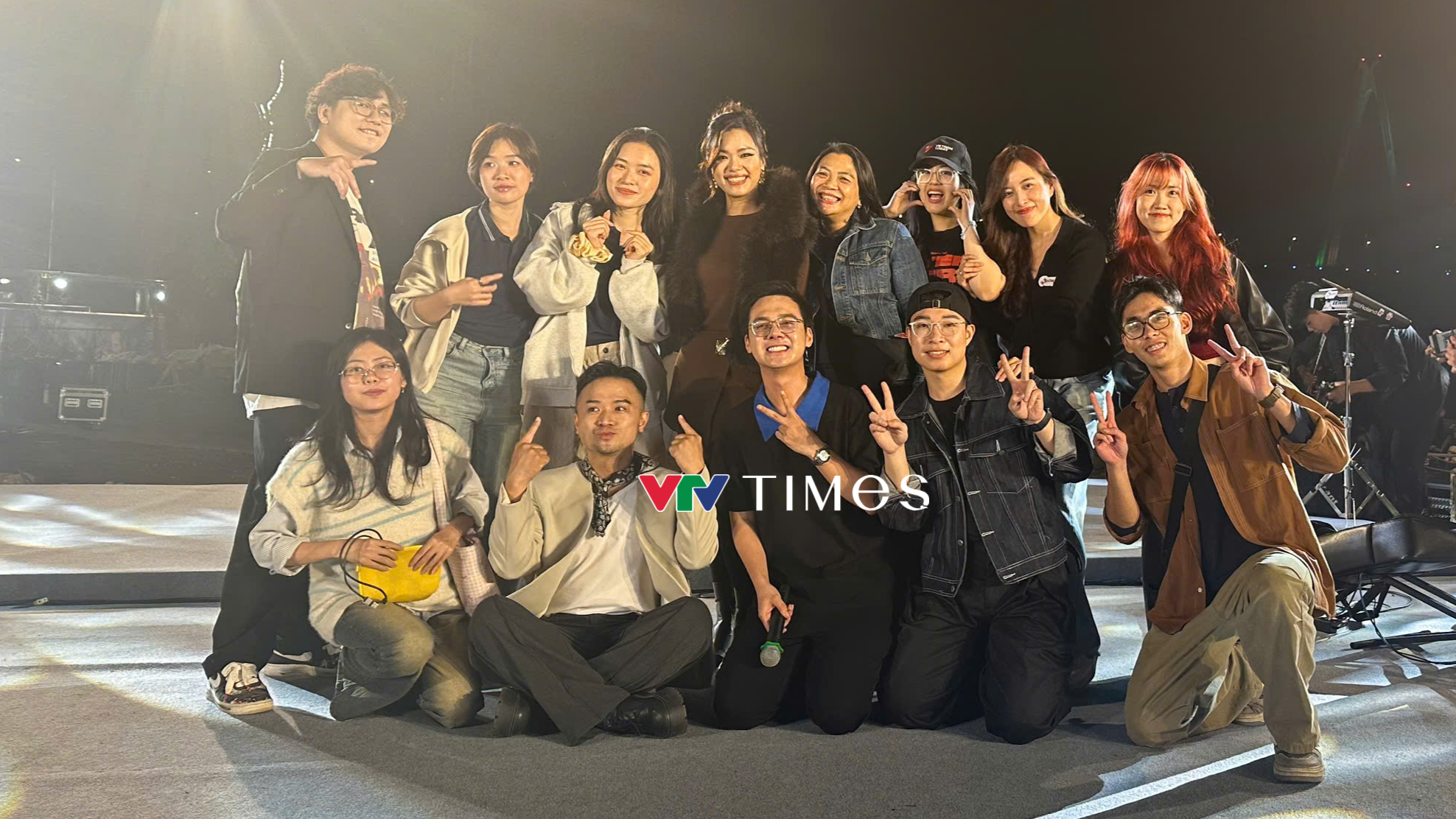 Phương Vy và ê-kíp thực hiện chương trình Showtime.