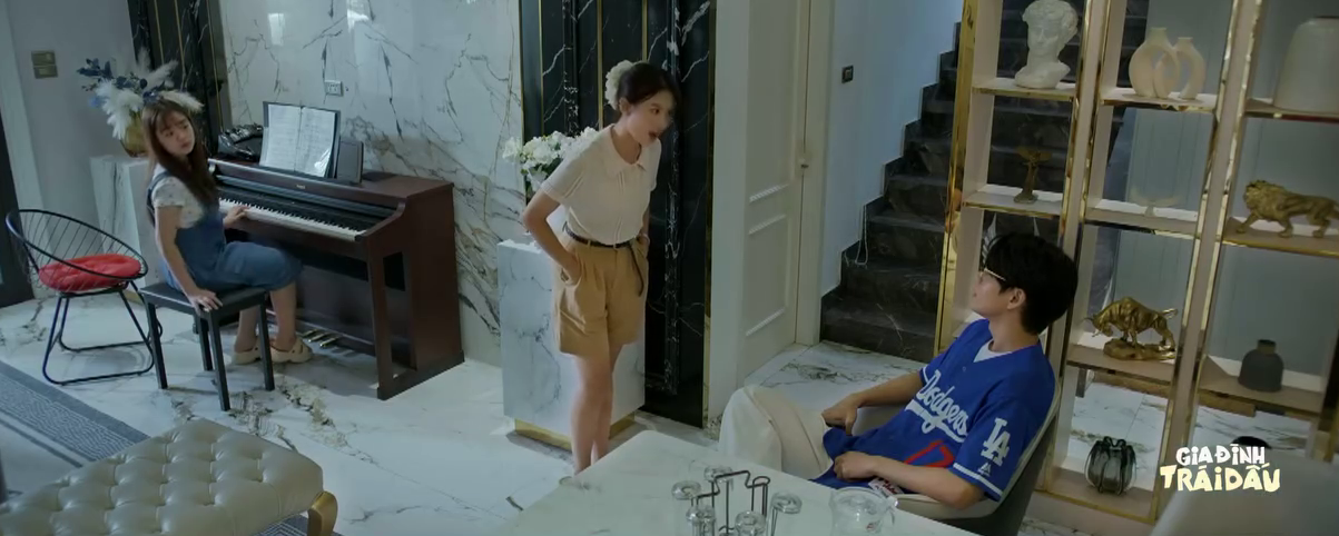 Gia đình trái dấu - Tập 6: Bà Ánh làm shipper sau khi đi giúp việc, tạp vụ gây họa - Ảnh 4.