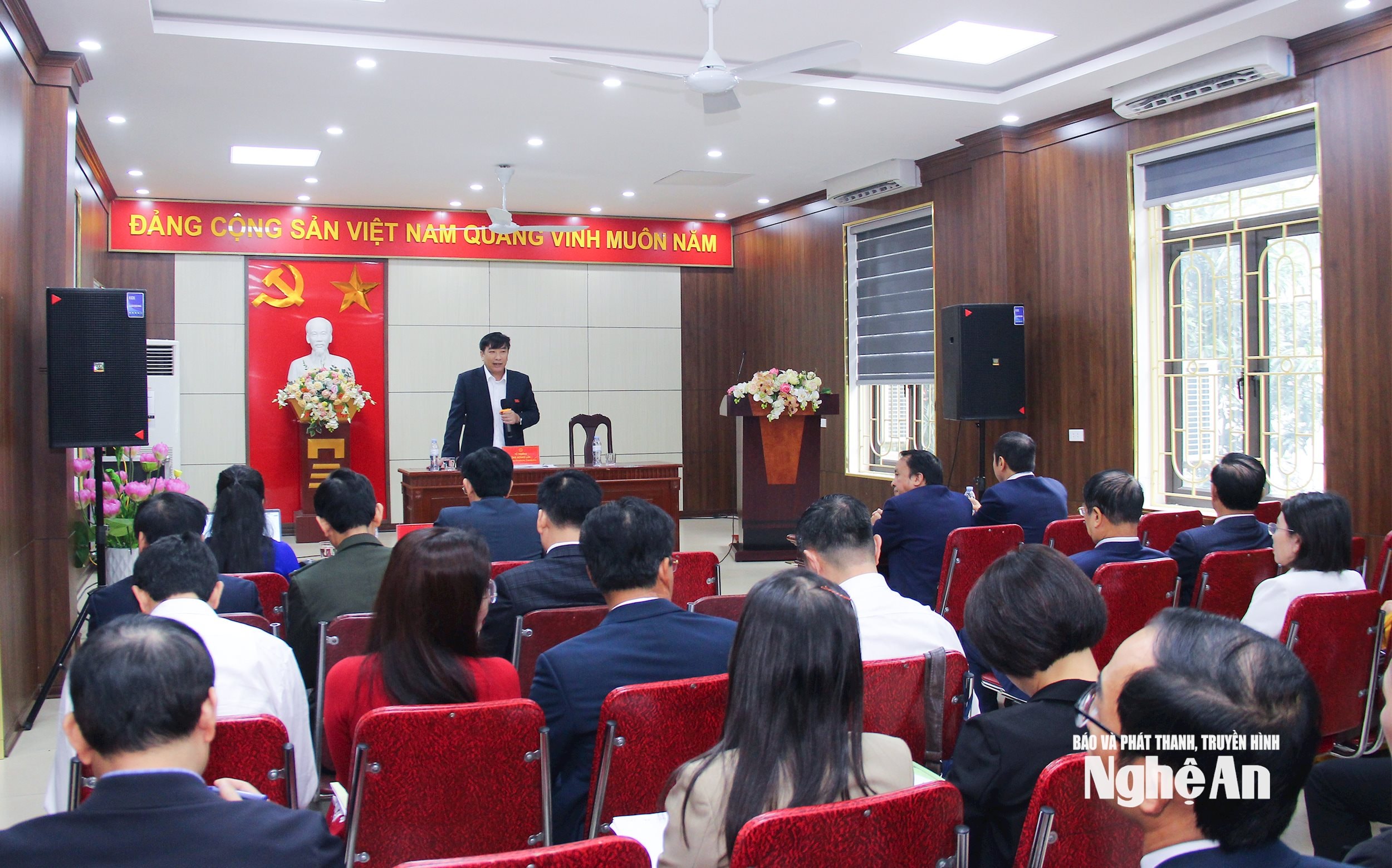  Quang cảnh phiên thảo luận Tổ 3. Ảnh Mai Hoa