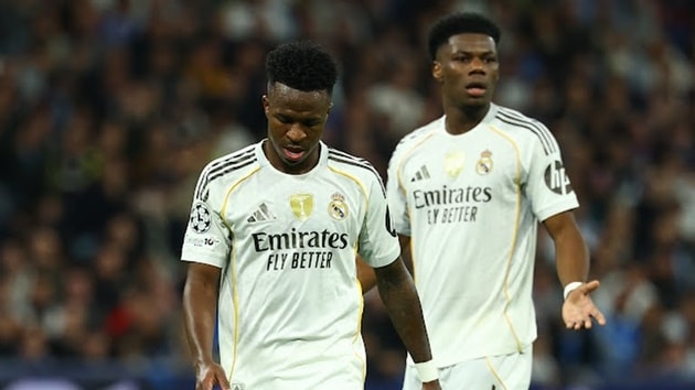 Vinicius Junior và các đồng đội trắng tại tại Bernabeu.