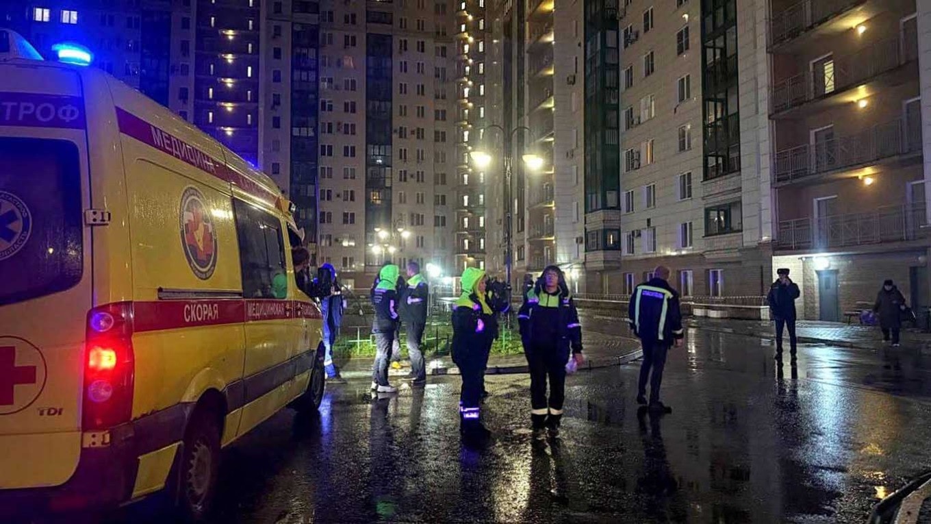 Ukraine “dội mưa” UAV vào Moscow, nhắm vào “hạm đội bóng tối” Nga - Ảnh 1.