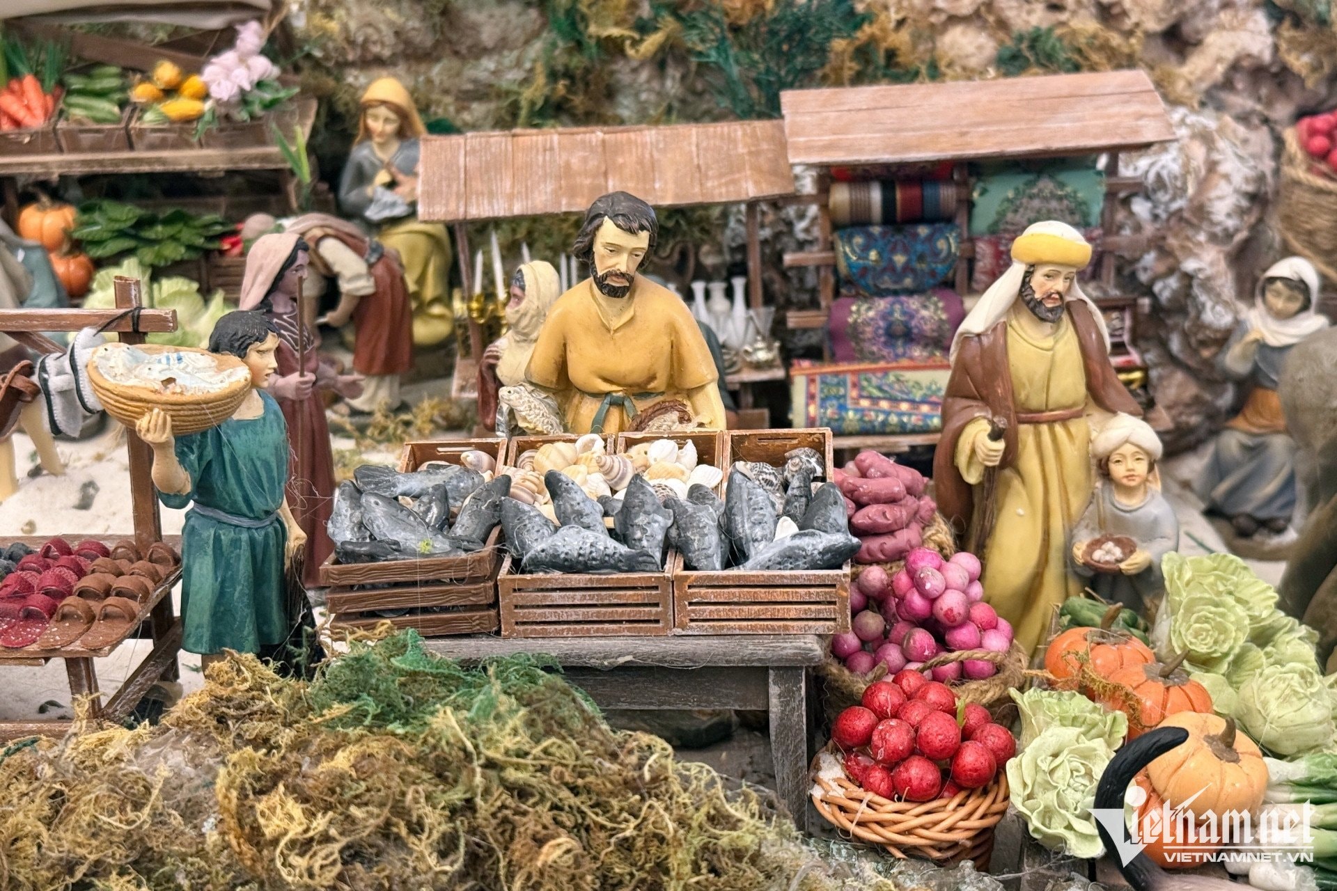 Hang đá Giáng sinh hơn 7m ở Đồng Nai gây sốt với nghìn chi tiết độc đáo - 4