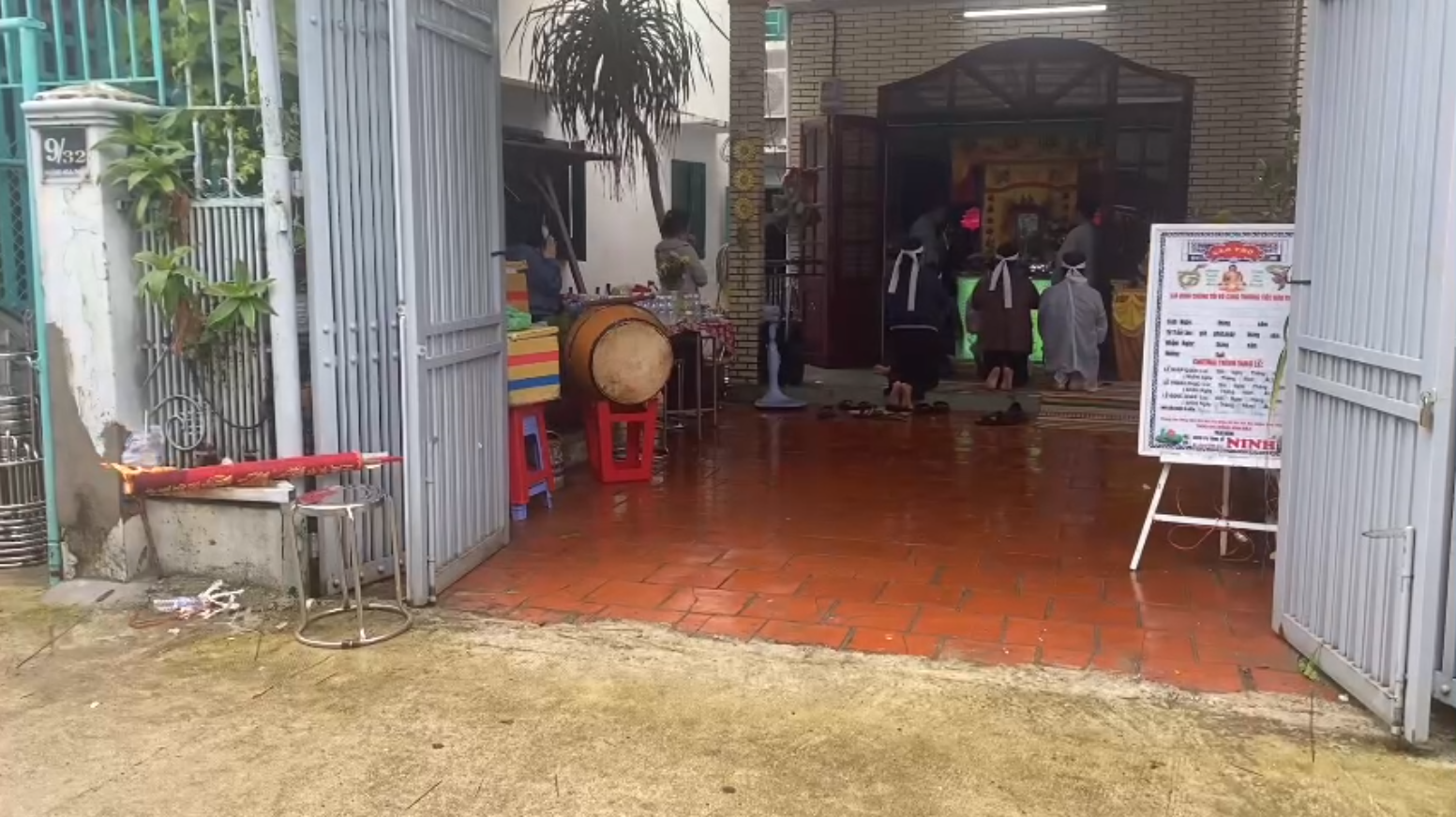 Đám tang đìu hiu của Thương Tín.