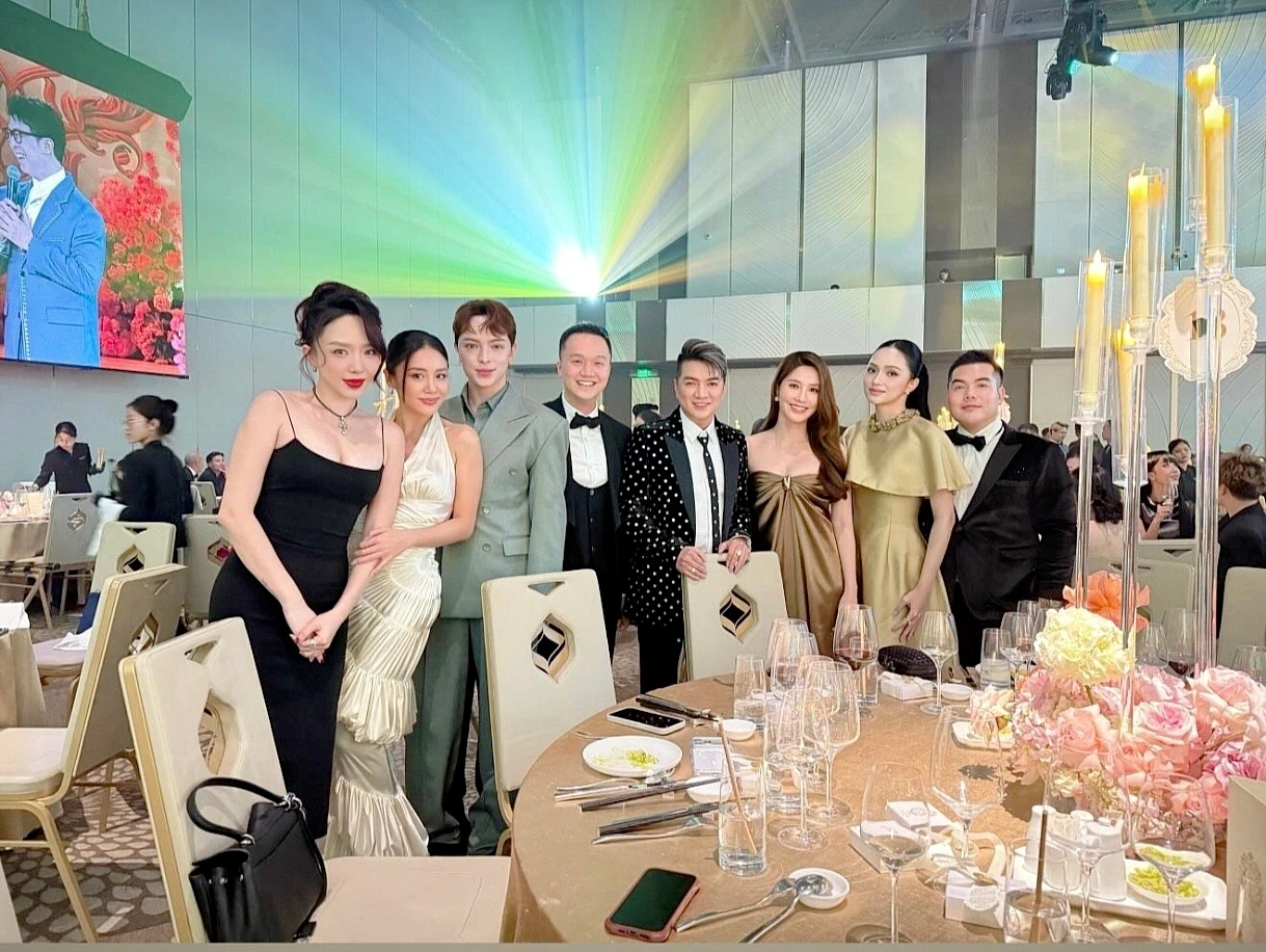 Dàn sao Việt tham dự đám cưới của Tiên Nguyễn và Justin Cohen.