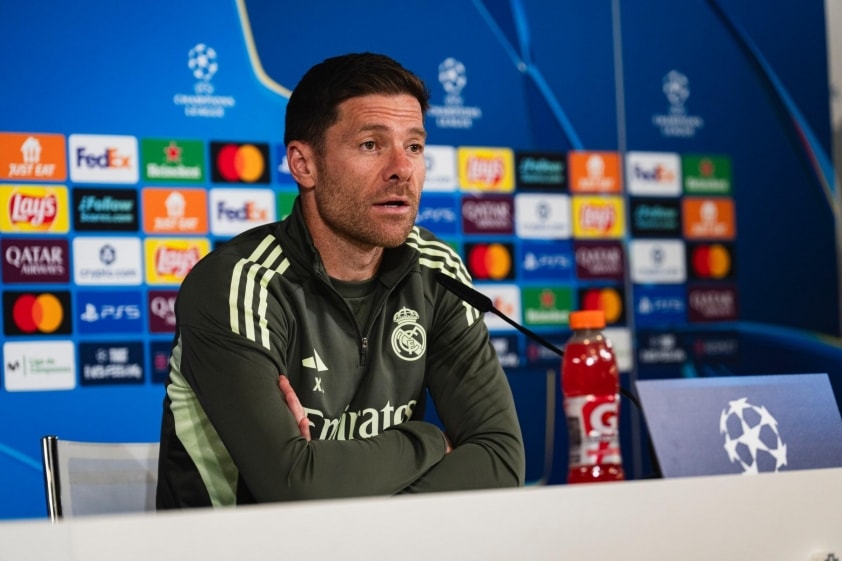 Xabi Alonso tuyên bố mình vẫn nhận được sự ủng hộ từ các cầu thủ (Ảnh: UEFA).