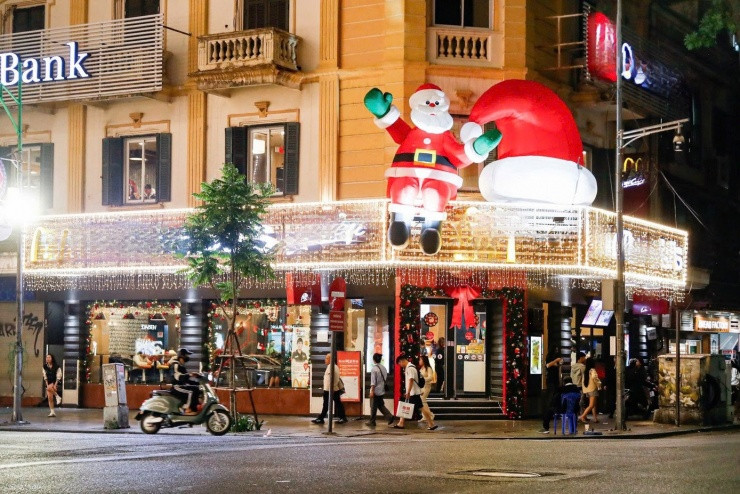 Hà Nội như 'bản hòa tấu ánh sáng' dịp Giáng sinh - 2